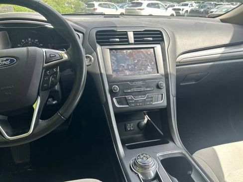Used 2019 Ford Fusion SE w/ Equipment Group 151A FWD image 15