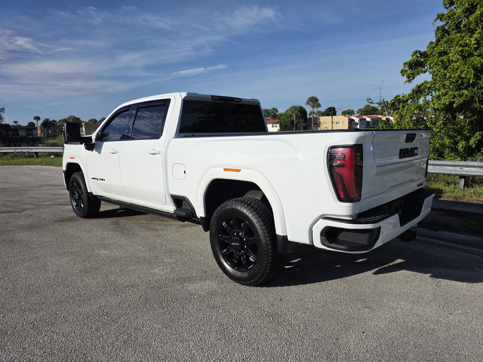 Used 2024 GMC Sierra 2500 AT4 w/ AT4 Premium Plus Package AWD/4WD image 2