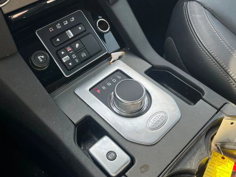 Used 2016 Land Rover LR4 HSE LUX image 28