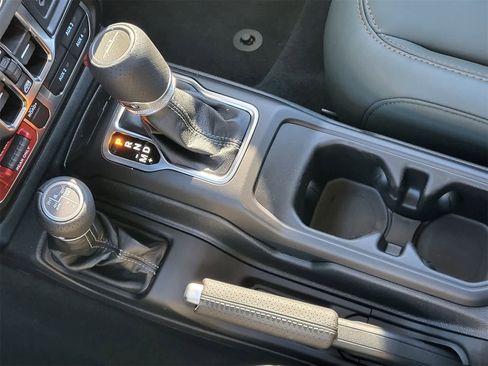 New 2025 Jeep Gladiator Mojave image 13