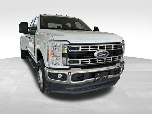 Used 2025 Ford F350 XLT w/ FX4 Off-Road Package AWD/4WD image 2