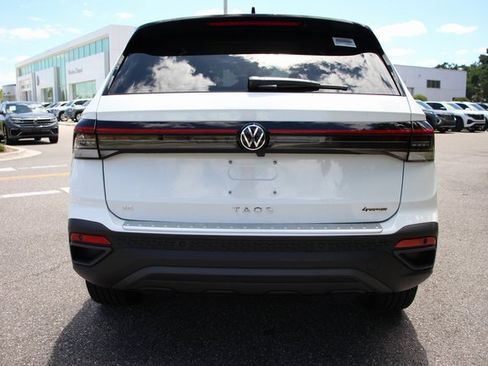 New 2025 Volkswagen Taos SE image 6