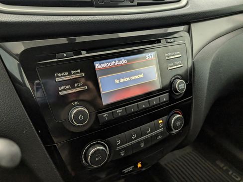 Used 2016 Nissan Rogue S w/ Appearance Package image 22