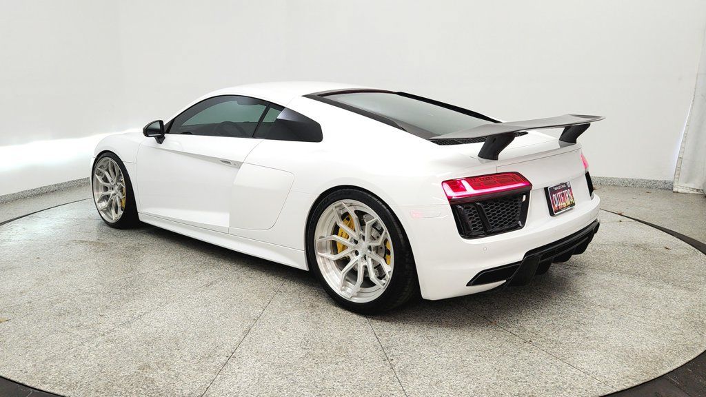 Used 2018 Audi R8 V10 RWD image 3