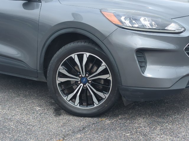 Used 2022 Ford Escape SE w/ SE Sport Appearance Package AWD/4WD image 2