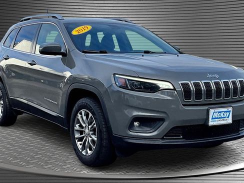 Used 2019 Jeep Cherokee Latitude Plus w/ Cold Weather Group image 1