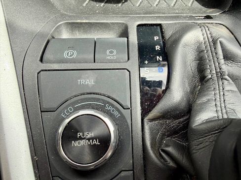 Used 2020 Toyota RAV4 LE AWD/4WD image 71