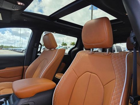 New 2026 Chrysler Pacifica Pinnacle w/ Trailer Tow Group image 13