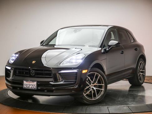 Certified 2026 Porsche Macan AWD/4WD image 1