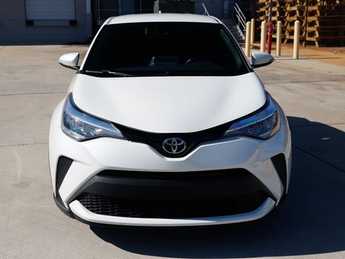Used 2020 Toyota C-HR XLE image 19