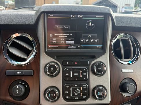 Used 2015 Ford F250 Lariat w/ Lariat Chrome Package AWD/4WD image 15