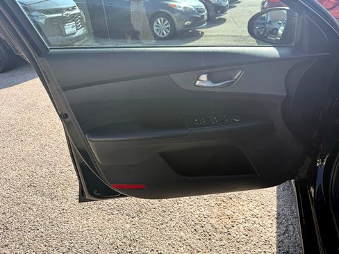 Used 2021 Kia Forte Sedan image 11