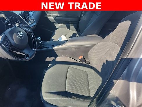 Used 2018 Toyota C-HR XLE image 3