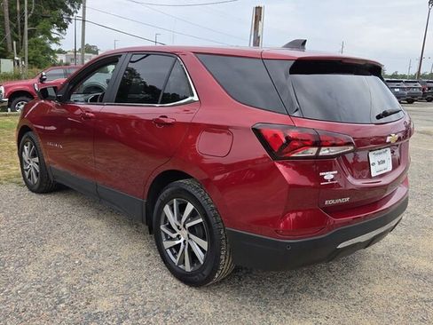 Used 2024 Chevrolet Equinox LT w/ LPO, Floor Liner Package FWD image 11