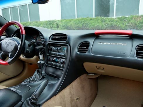 Used 2004 Chevrolet Corvette Convertible w/ Preferred Equipment Group RWD image 7