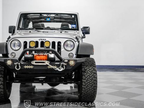 Used 2015 Jeep Wrangler Unlimited Rubicon w/ Connectivity Group image 20