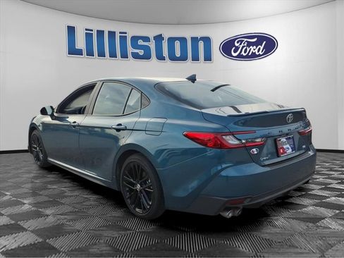 Used 2025 Toyota Camry SE image 5