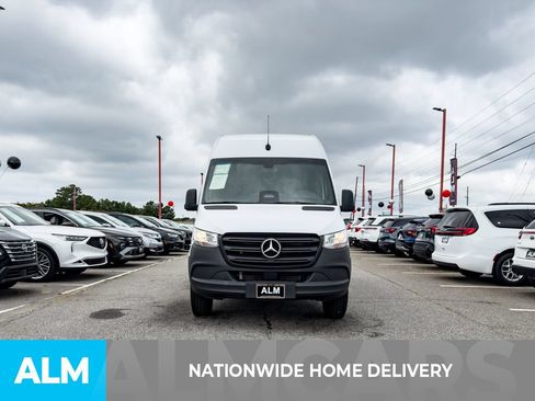 Used 2025 Mercedes-Benz Sprinter 2500 image 4