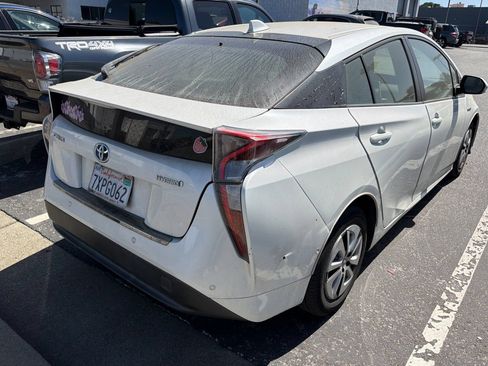 Used 2017 Toyota Prius Four w/ Premium Convenience Package FWD image 5
