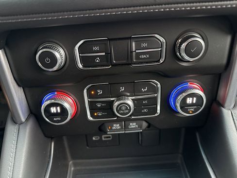 Used 2023 GMC Yukon SLE w/ Gmc Pro Safety Plus Package image 14