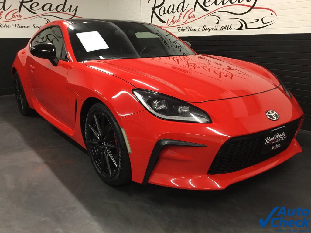 Used 2024 Toyota GR86 Premium RWD image 3