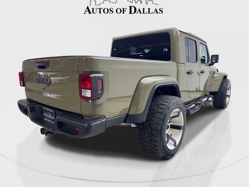 Used 2025 Jeep Gladiator Sport w/ Premium Package image 13
