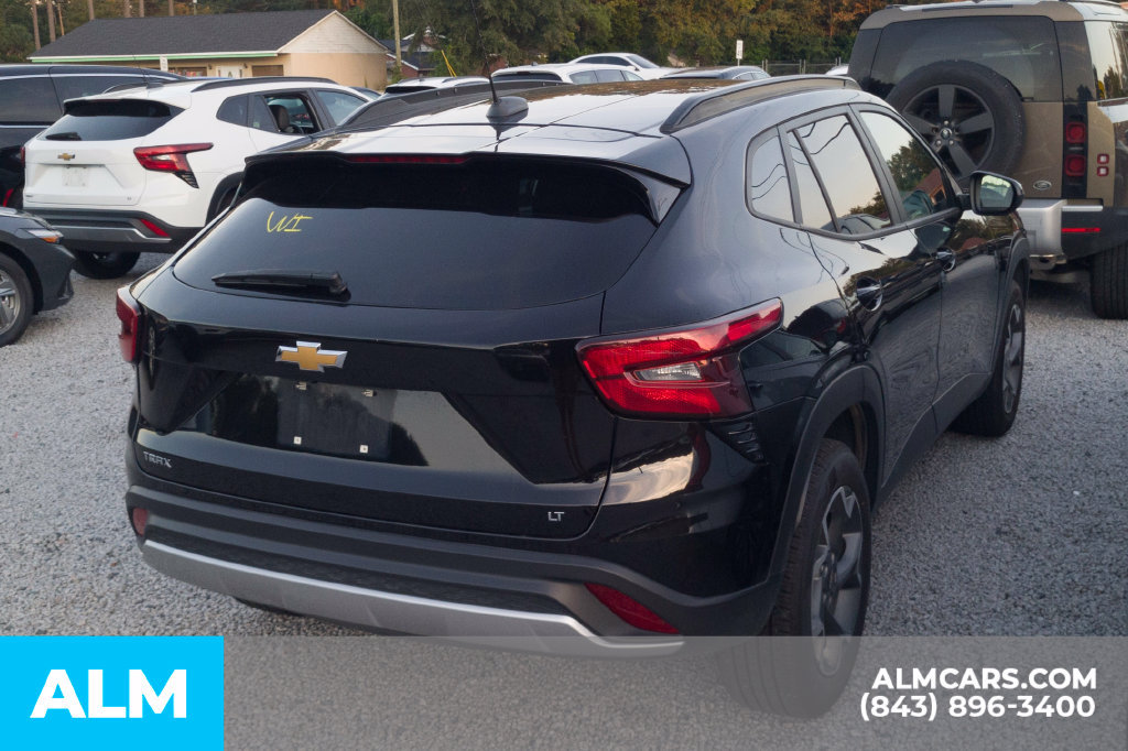 Used 2025 Chevrolet Trax LT FWD image 22