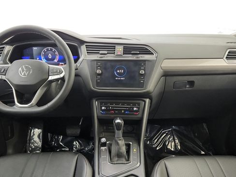 Used 2022 Volkswagen Tiguan SE w/ Panoramic Sunroof Package FWD image 20
