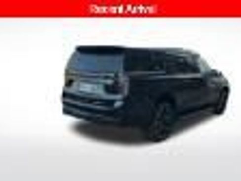 Used 2025 Chevrolet Suburban RST w/ Comfort Package AWD/4WD image 7