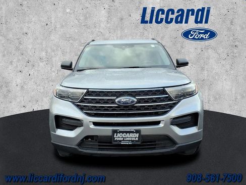 Used 2023 Ford Explorer XLT image 2