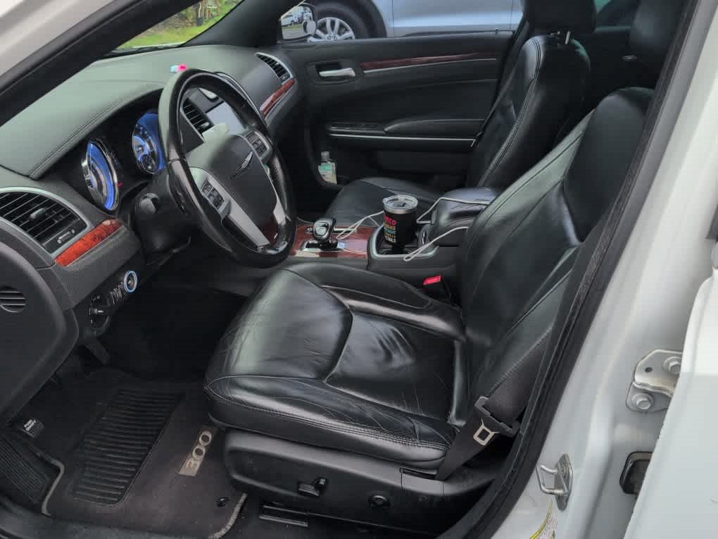 Used 2014 Chrysler 300 RWD image 7