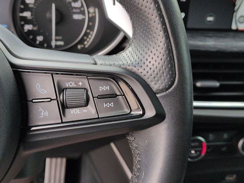 Used 2023 Alfa Romeo Stelvio Sprint RWD image 13