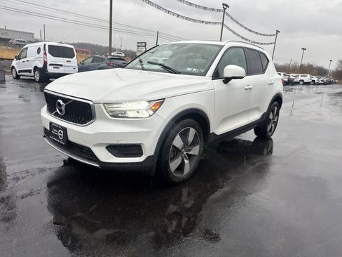 Used 2020 Volvo XC40 T5 Momentum image 8