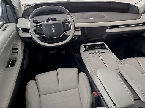 Certified 2025 Lincoln Navigator Reserve AWD/4WD image 13
