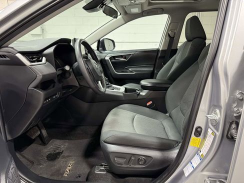 Used 2021 Toyota RAV4 XLE w/ Convenience Package AWD/4WD image 9