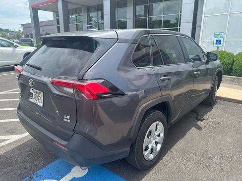 Used 2025 Toyota RAV4 LE AWD/4WD image 4