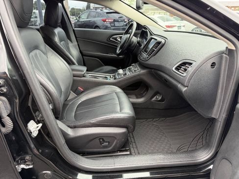 Used 2016 Chrysler 200 Limited FWD image 11