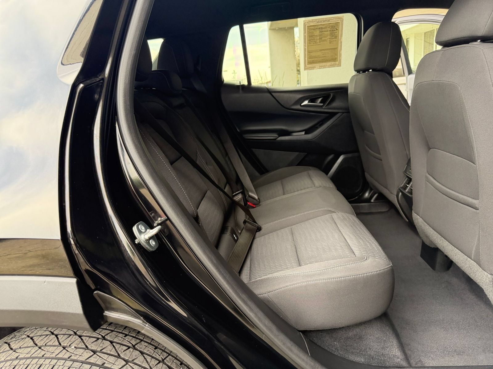 Used 2025 Chevrolet Equinox LT FWD image 39