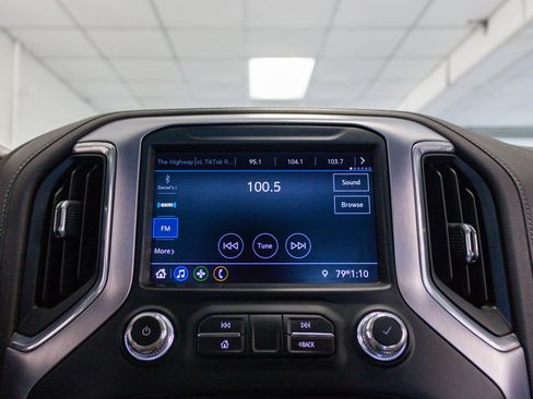 Used 2021 GMC Sierra 1500 SLE w/ X31 Off-Road Package AWD/4WD image 17