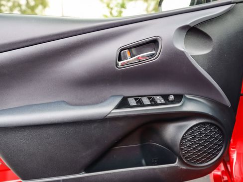 Used 2019 Toyota Prius XLE AWD/4WD image 20