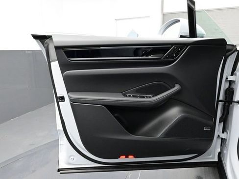 New 2026 Porsche Macan Electric image 7