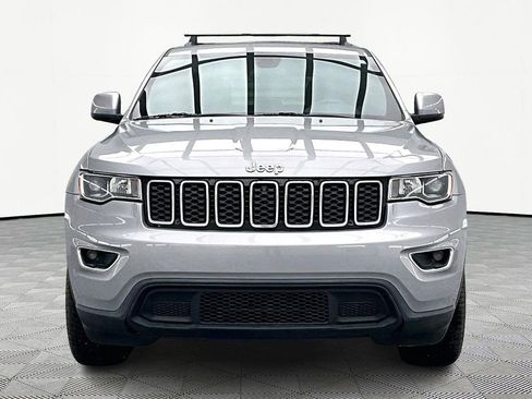 Used 2018 Jeep Grand Cherokee Laredo image 3