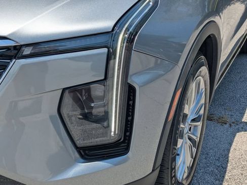 Used 2025 Cadillac XT4 Premium Luxury FWD image 9