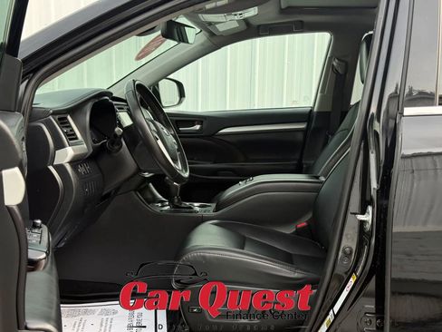Used 2019 Toyota Highlander XLE w/ Preferred Accessory Package AWD/4WD image 9