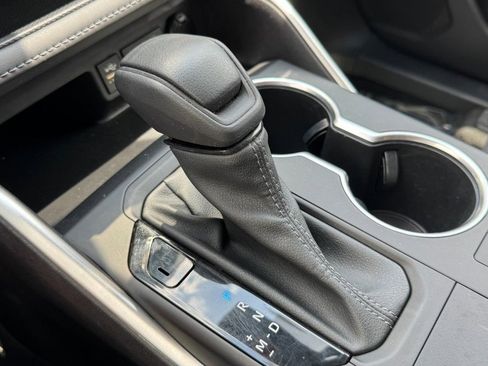 Used 2023 Toyota Highlander FWD image 19