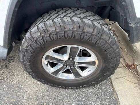 Used 2018 Jeep Wrangler Unlimited Sahara AWD/4WD image 15
