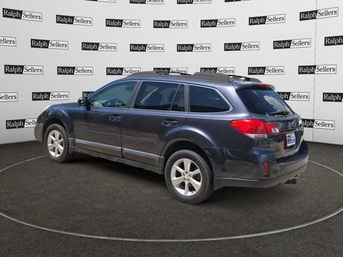 Used 2013 Subaru Outback 3.6R Limited AWD/4WD image 4