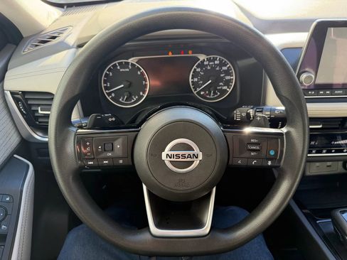 Used 2021 Nissan Rogue SV image 12