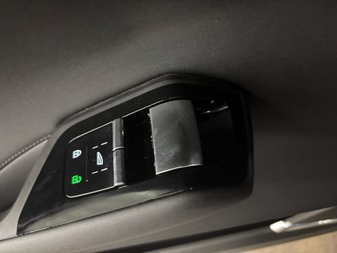 Certified 2025 Volvo EX90 Ultra AWD/4WD image 12