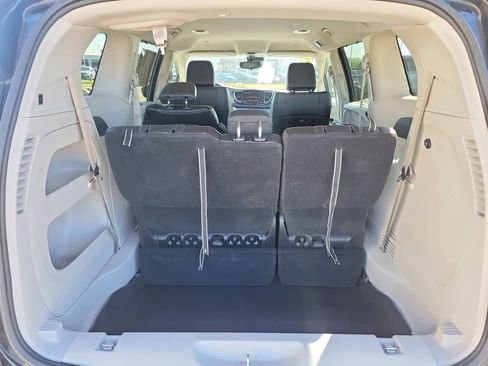 Used 2023 Chrysler Pacifica Touring-L FWD image 12